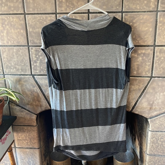 Cabi swoop neck sleeveless top - excellent condition - Picture 5 of 5